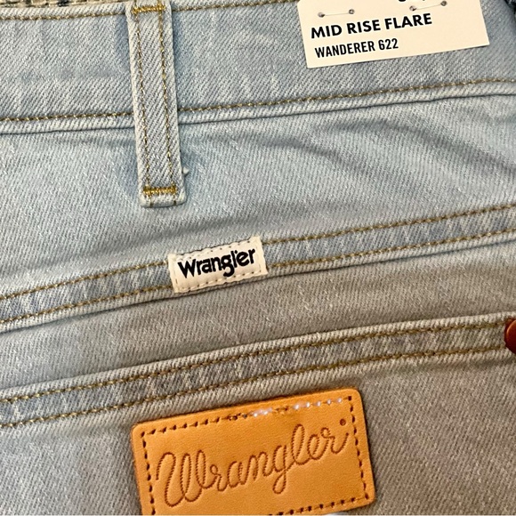 NWT WRANGLER Wanderer Mid Rise Light Wash Flare Jeans - Picture 11 of 15